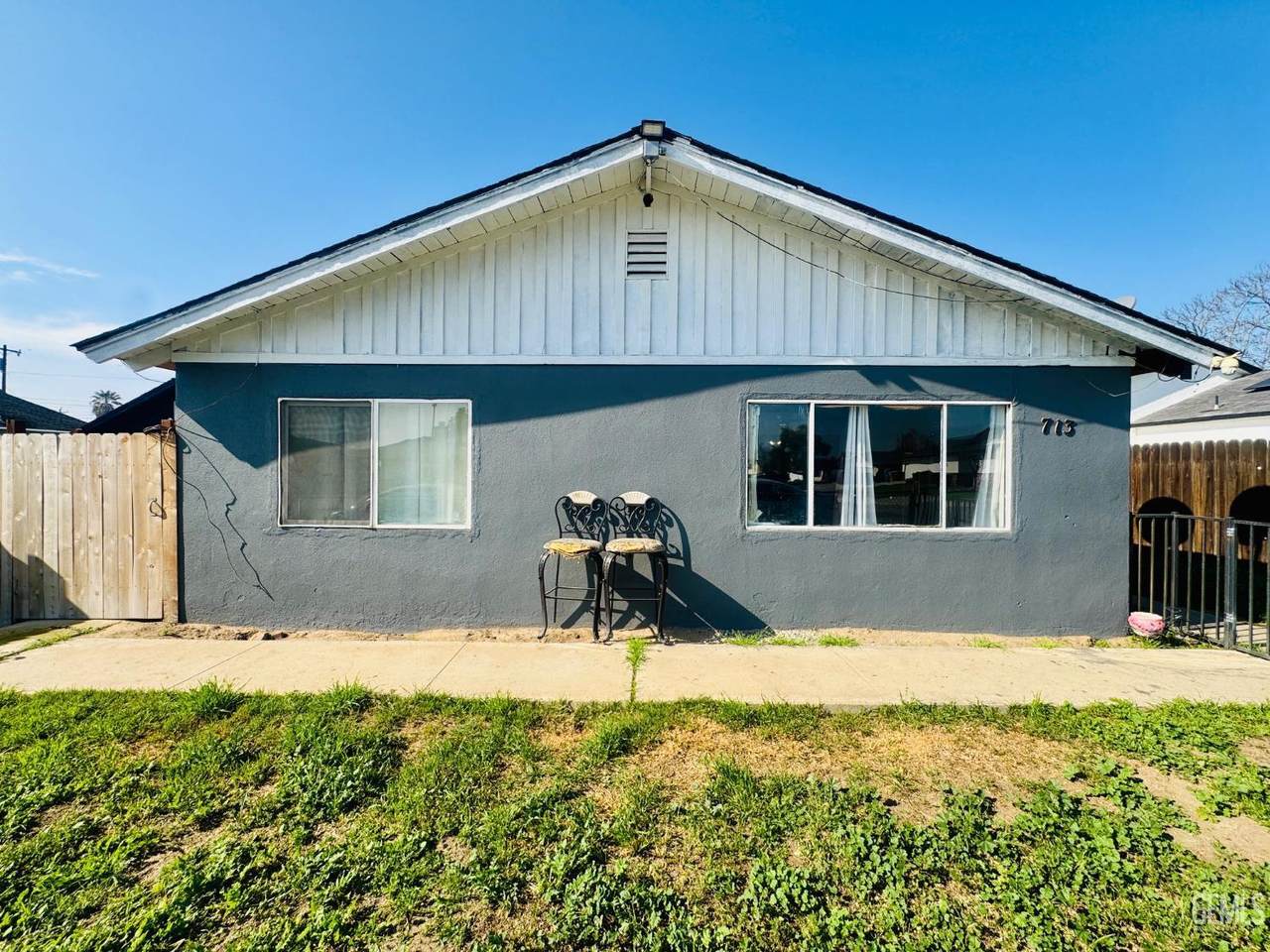 713 Iris Street - Photo 1