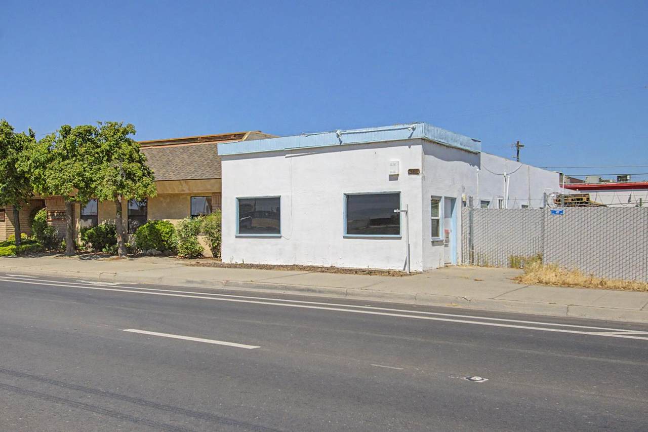 927 N Street - Photo 1