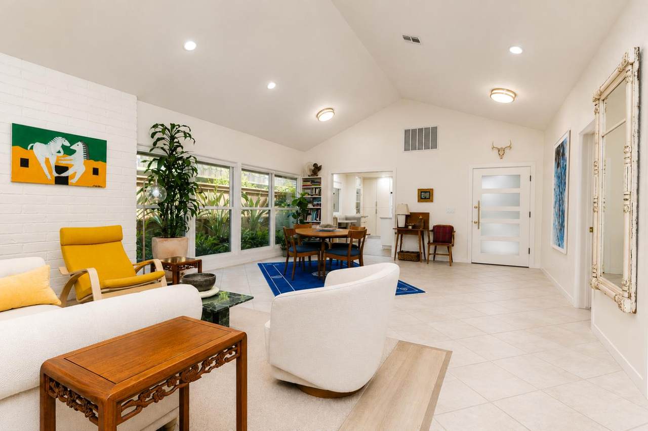 5031 Van Ness Boulevard - Photo 1