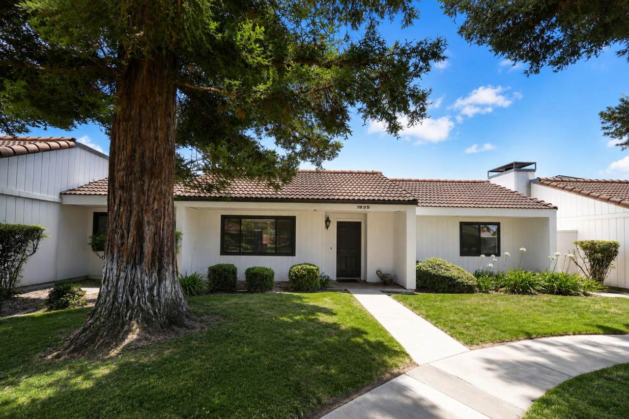 1935 Santa Ana Avenue - Photo 1