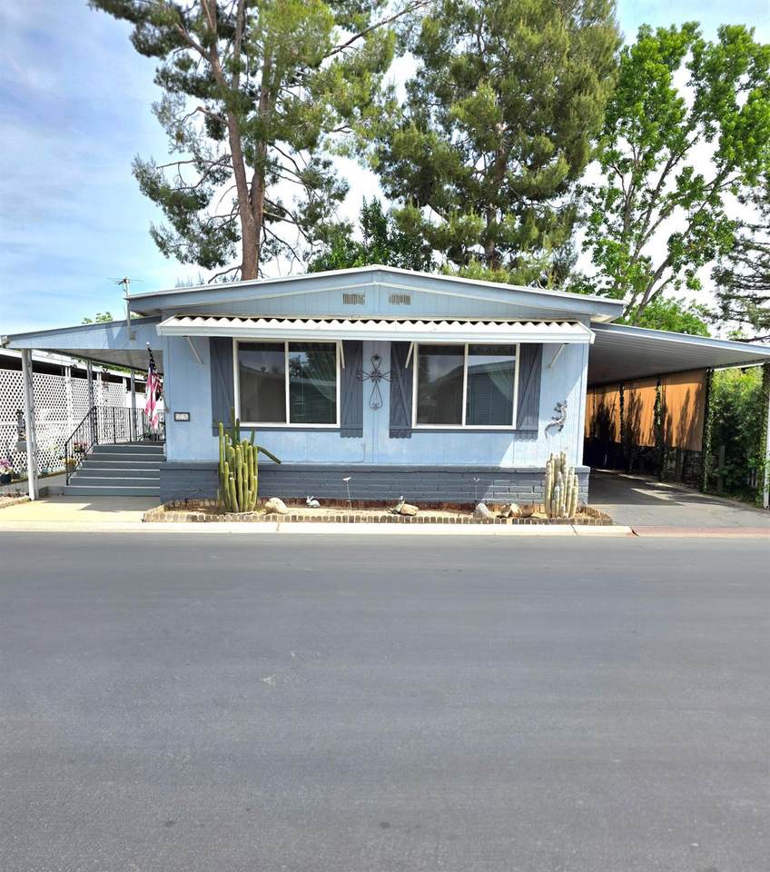2706 Ashlan Avenue - Photo 1