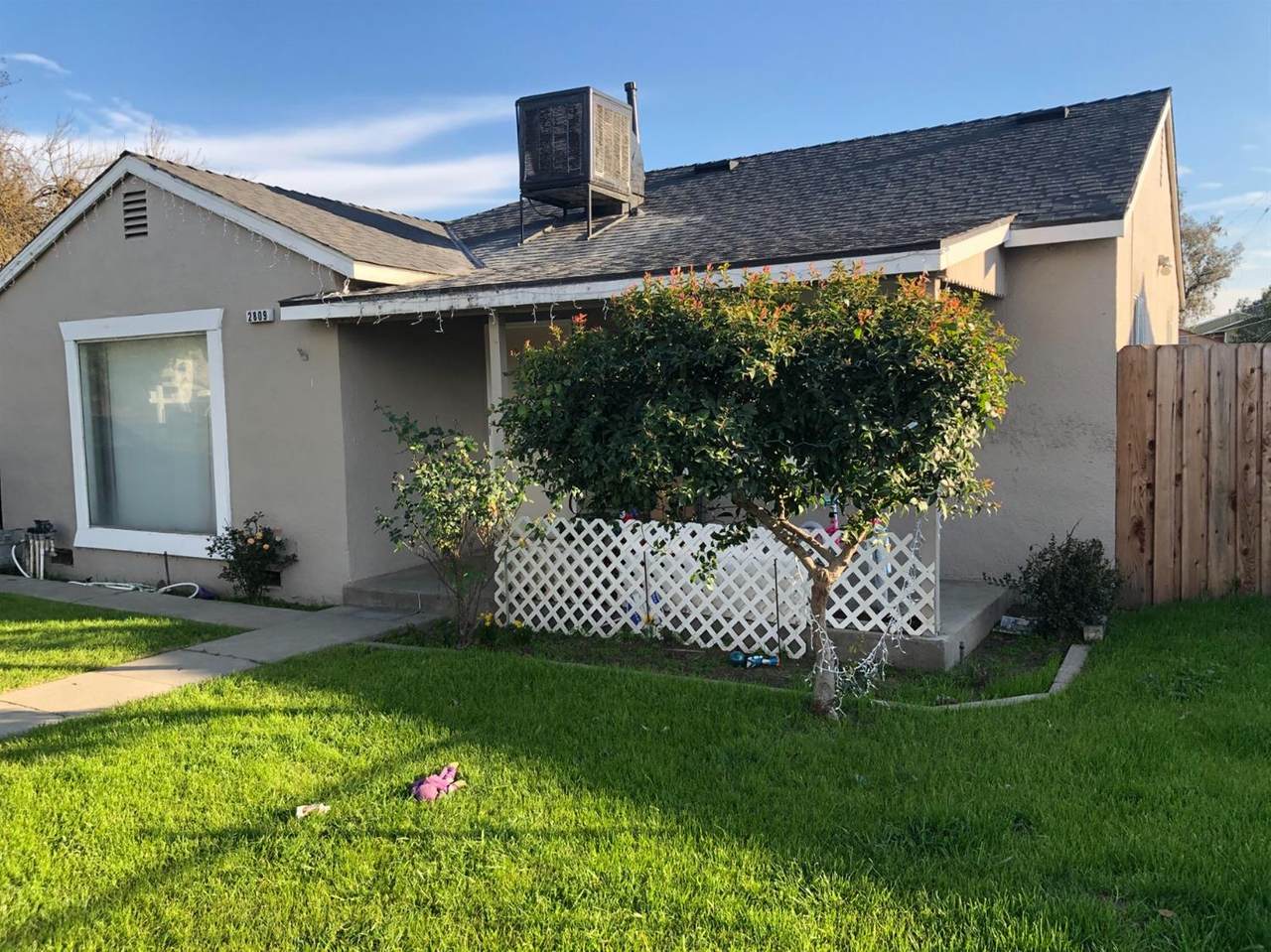 2809 Dakota Avenue - Photo 1