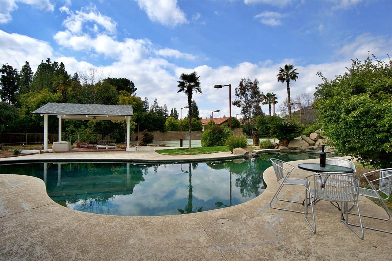 2704 Sierra Avenue - Photo 1