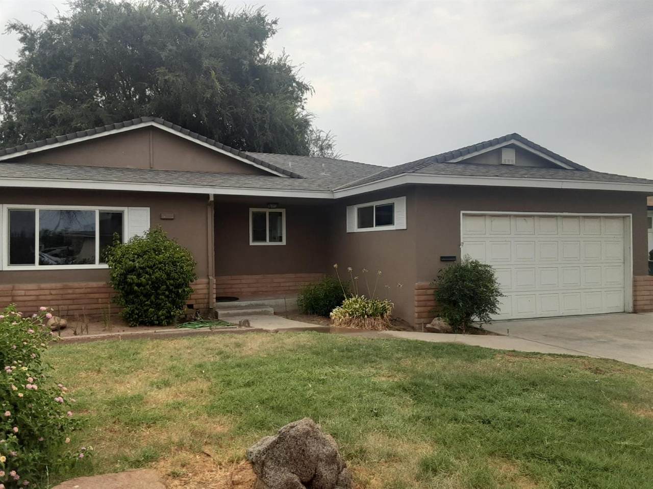 2811 Winery Avenue - Photo 1