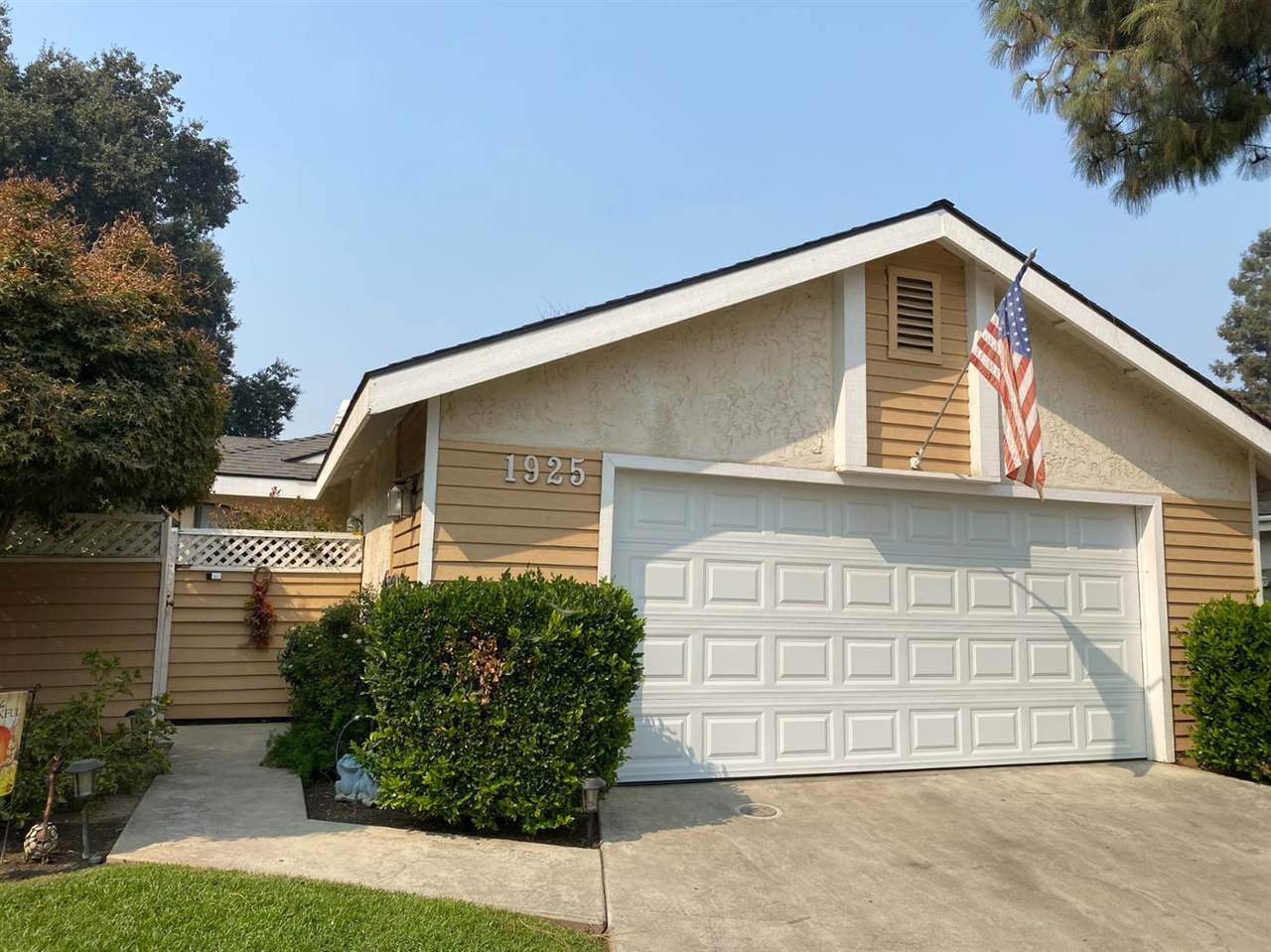 1925 1925 S Pinnacle St Street - Photo 1