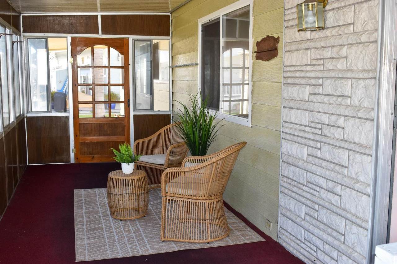 140 Dolliver - Photo 1