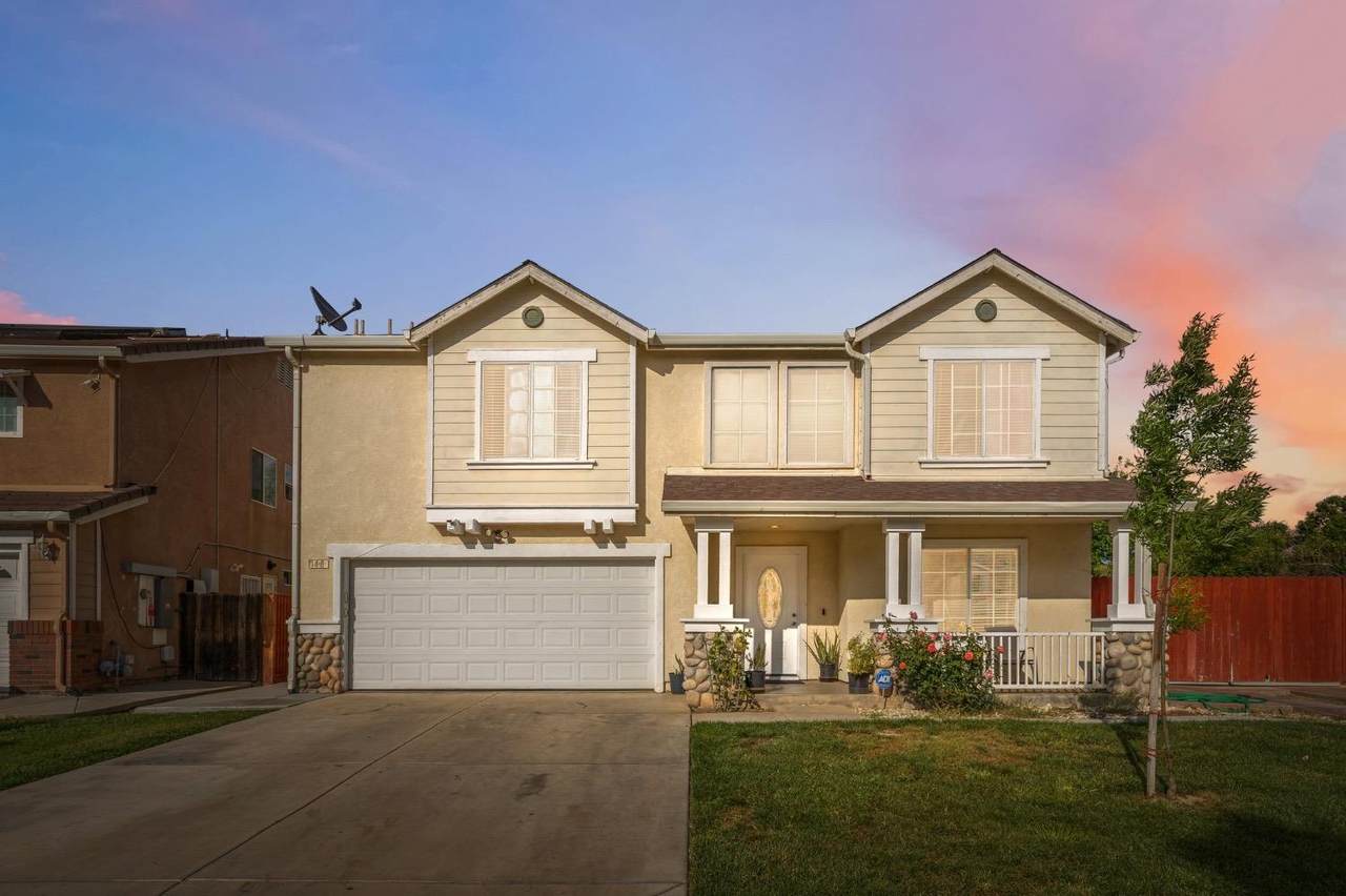 748 Heron Drive - Photo 1