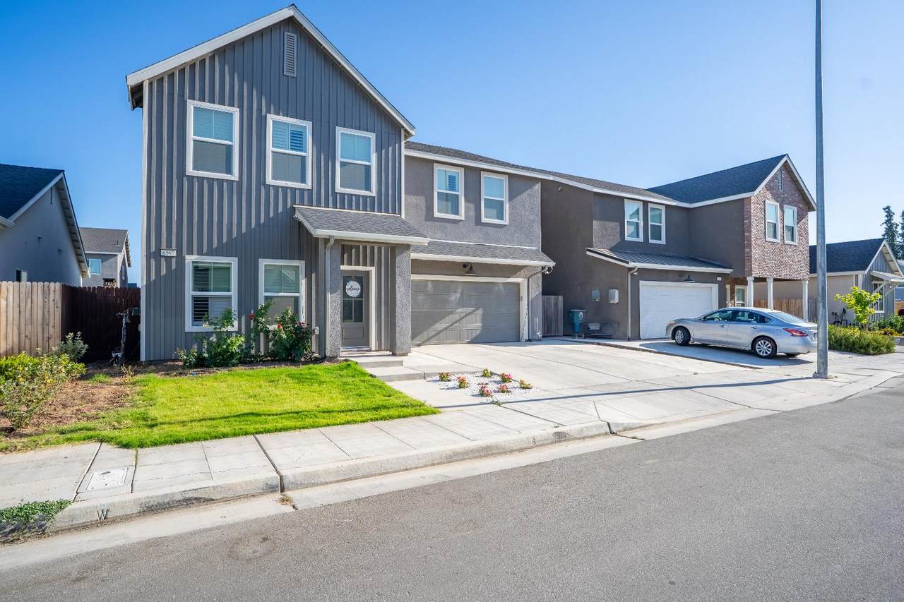 6569 Lyell Avenue - Photo 1