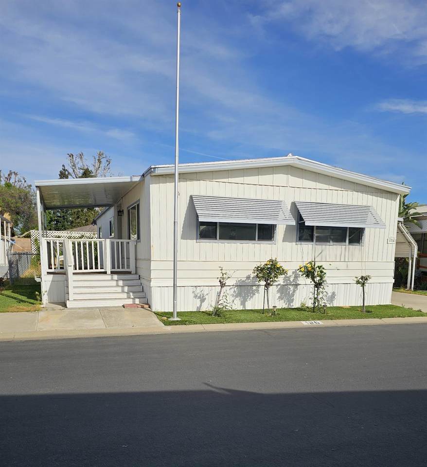 1001 Sylmar Avenue - Photo 1