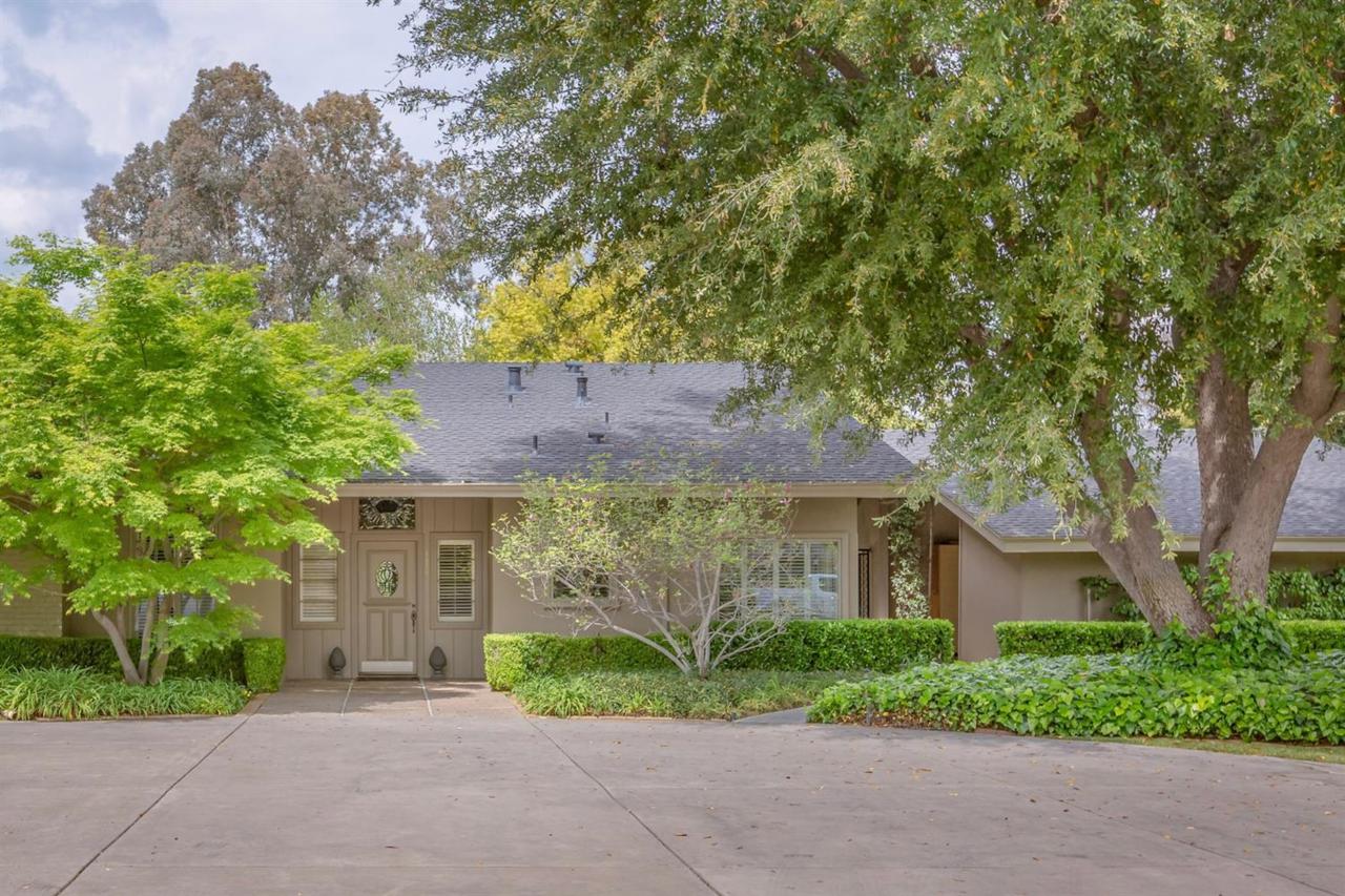 1474 Morris Avenue - Photo 1