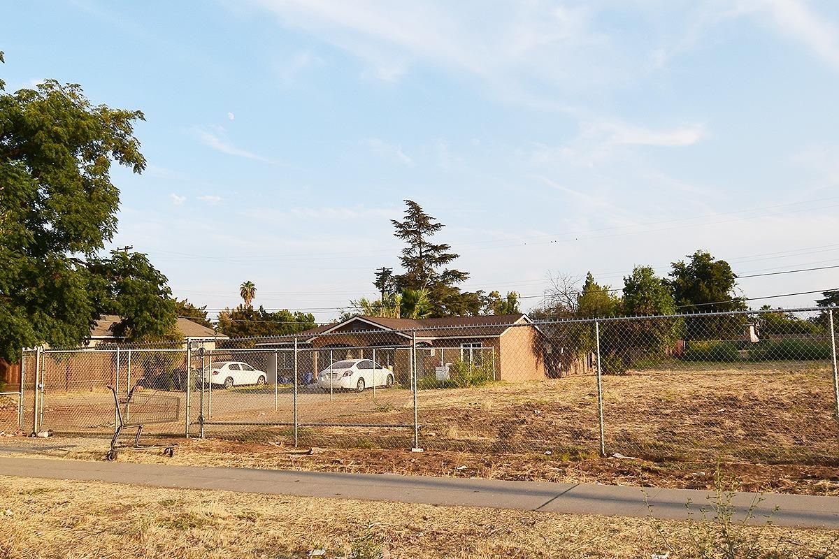 1436 Fedora Avenue - Photo 1