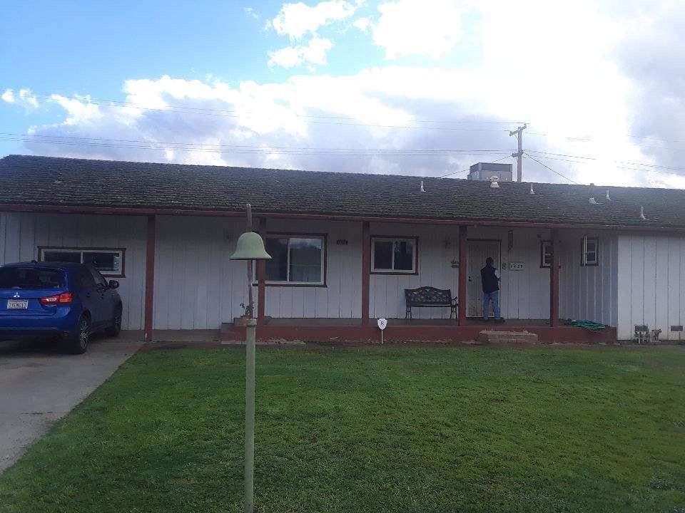1420 Roberts Ave - Photo 1