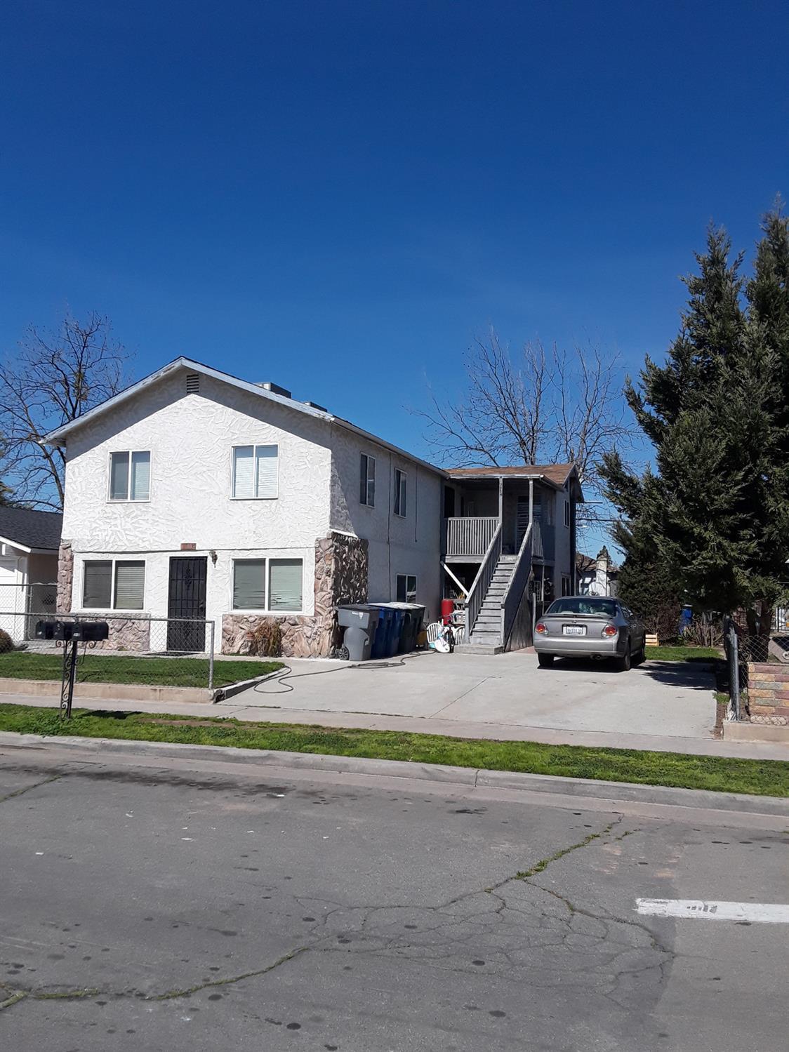 350 Pinedale Avenue - Photo 1