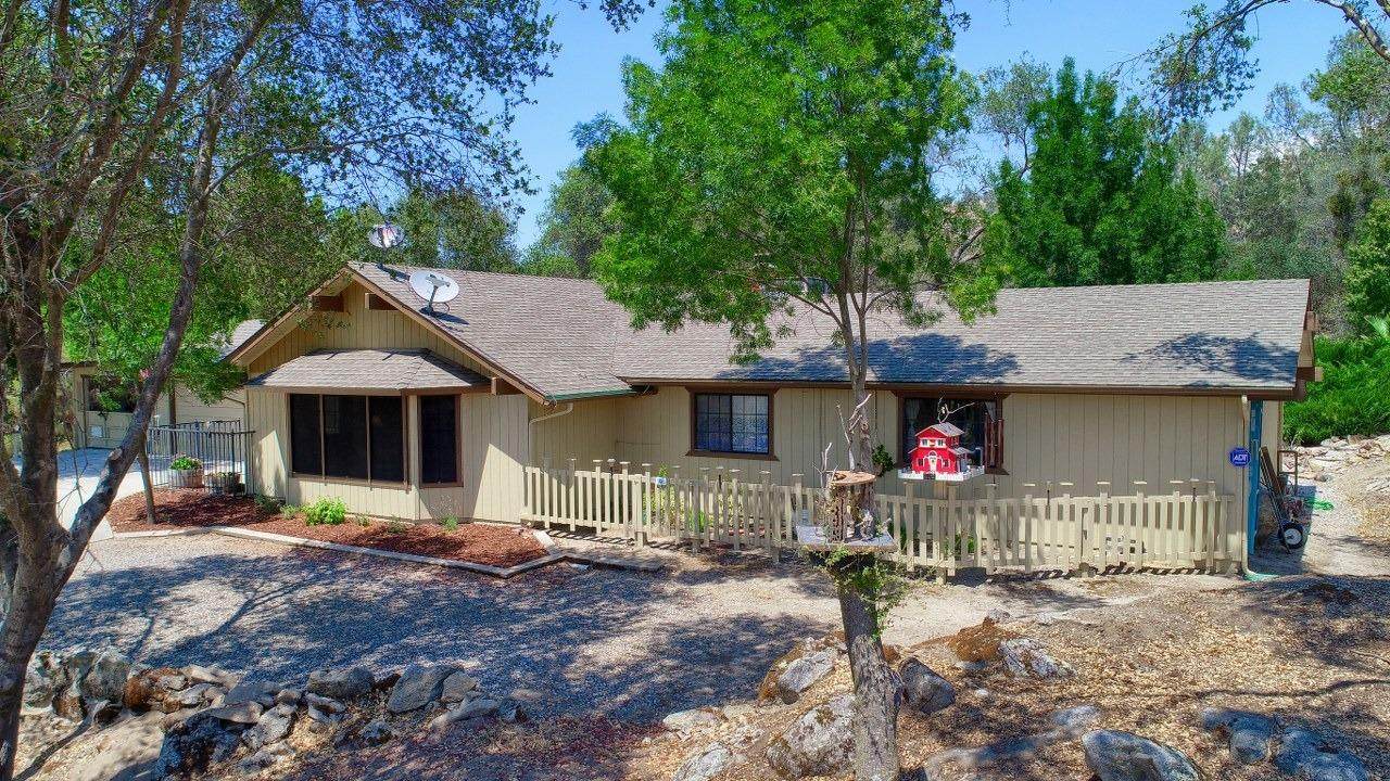 42729 Badger Circle Drive - Photo 1