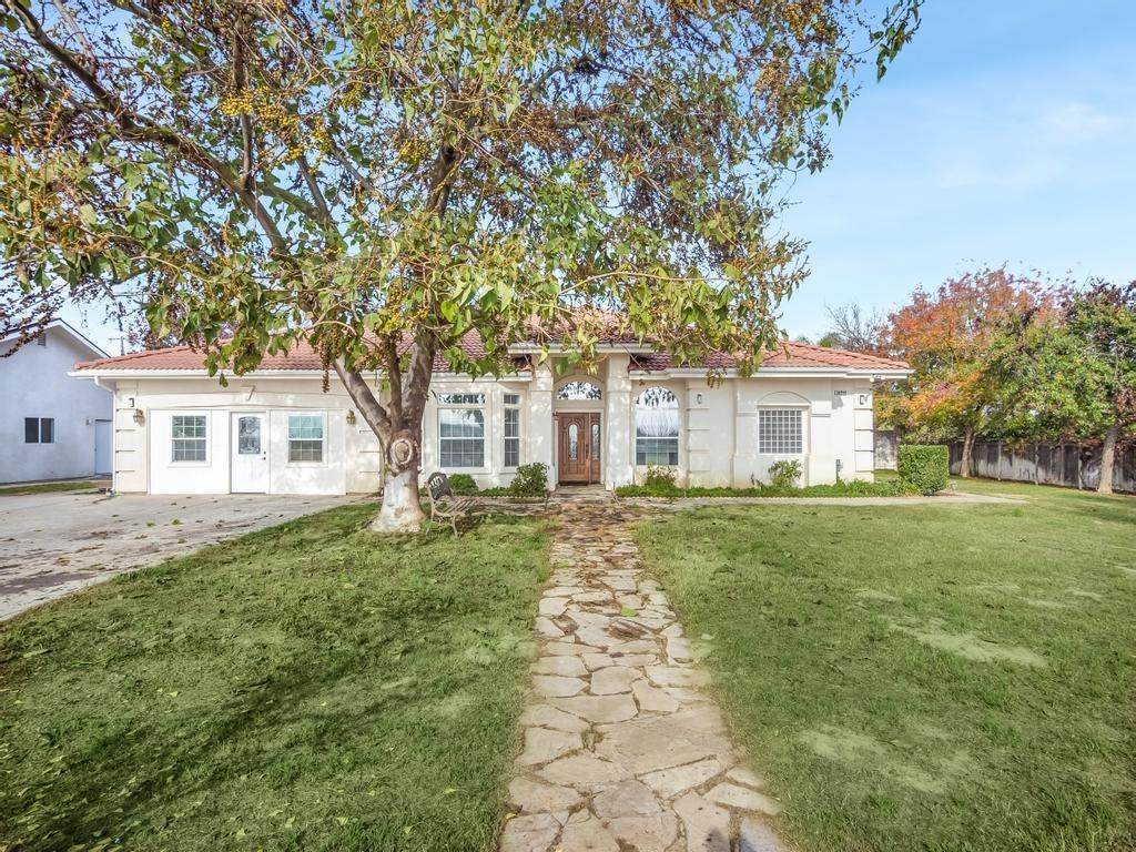 10940 Dakota Avenue - Photo 1