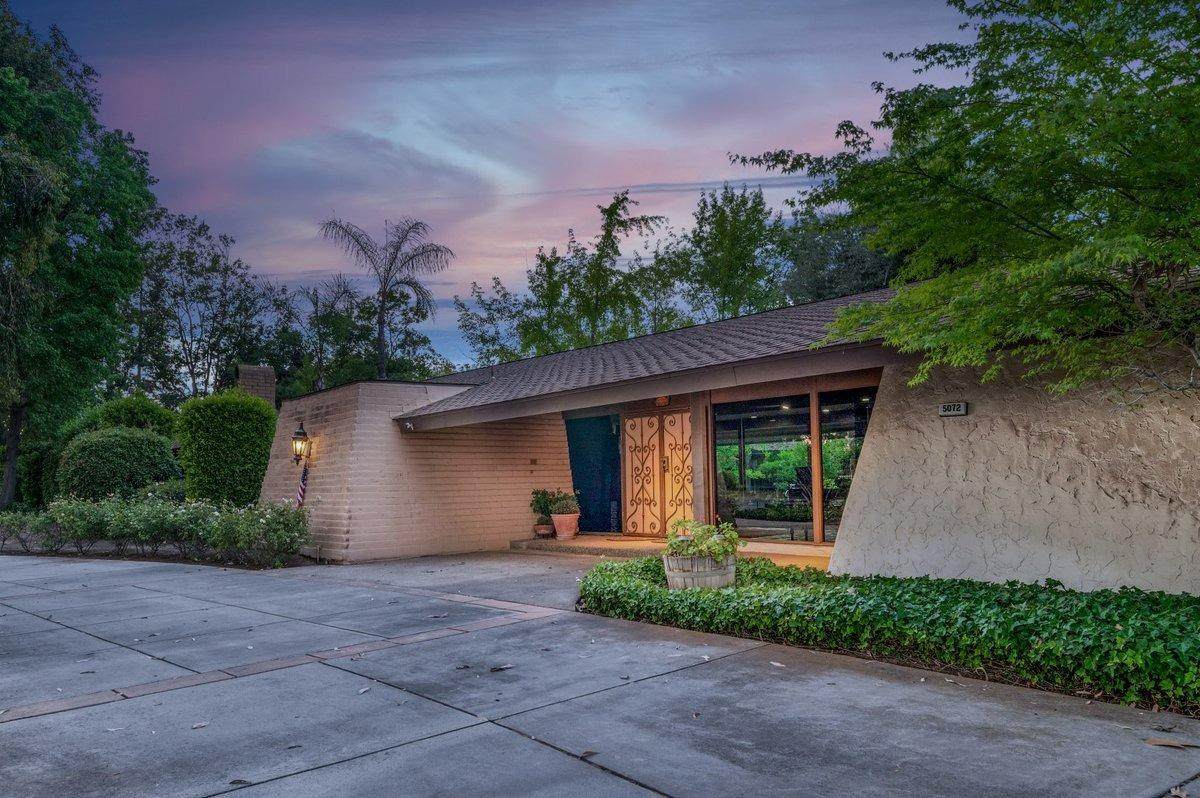 5072 Van Ness Boulevard - Photo 1