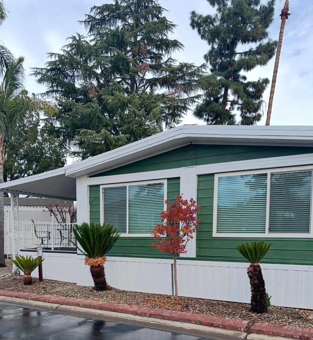 https://bt-photos.global.ssl.fastly.net/fresno/orig_boomver_1_630624-2.jpg