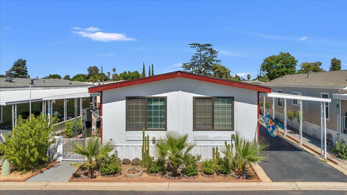 2706 Ashlan Avenue - Photo 1
