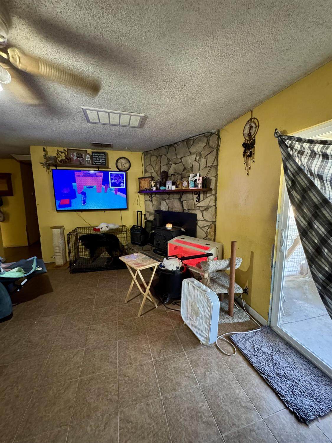 https://bt-photos.global.ssl.fastly.net/fresno/orig_boomver_1_634333-2.jpg