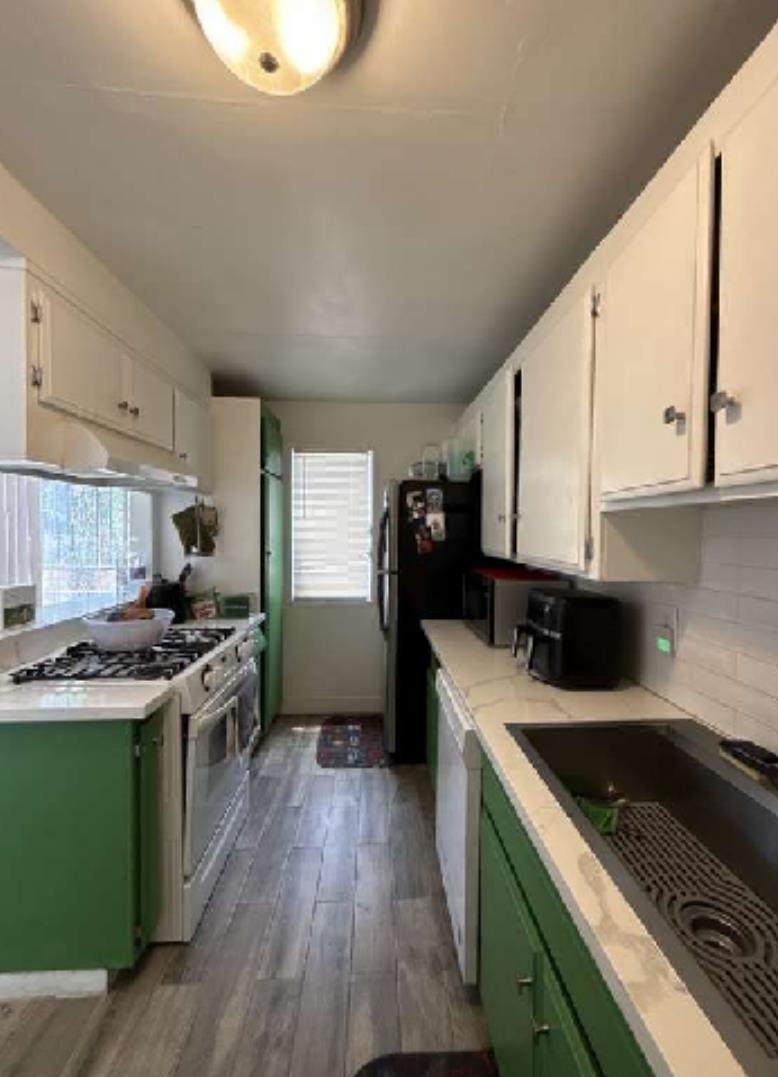 350 Argyle Avenue - Photo 1