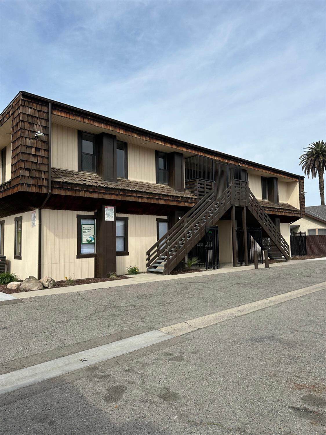 1942 Court Street - Photo 1