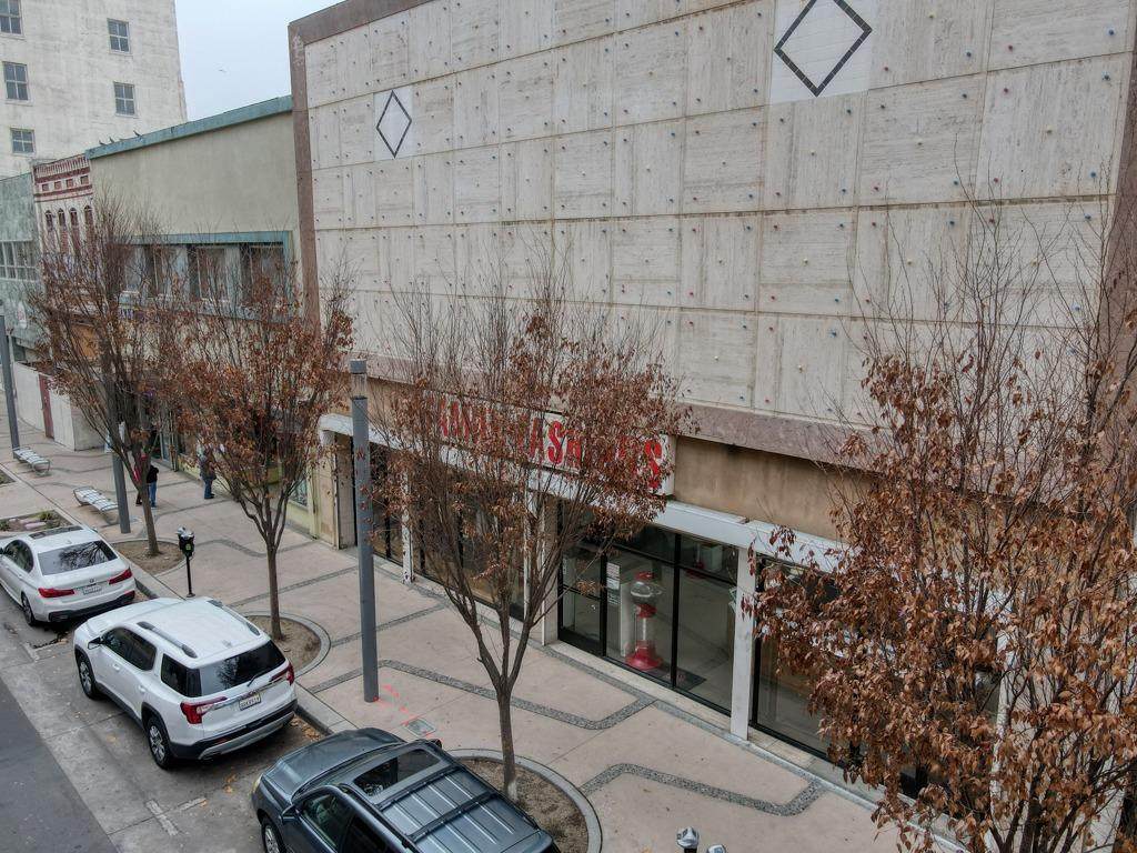 https://bt-photos.global.ssl.fastly.net/fresno/orig_boomver_1_645682-2.jpg