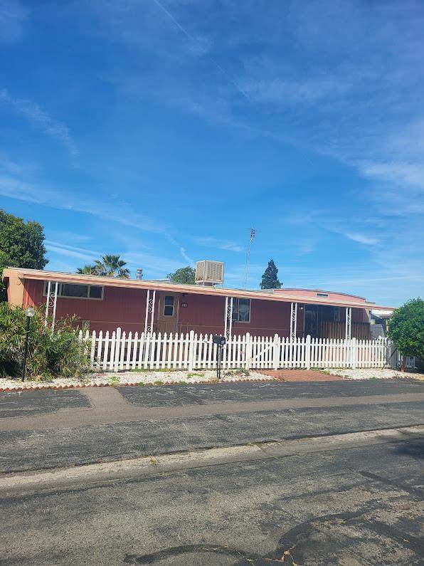 1724 Minnewawa Avenue - Photo 1