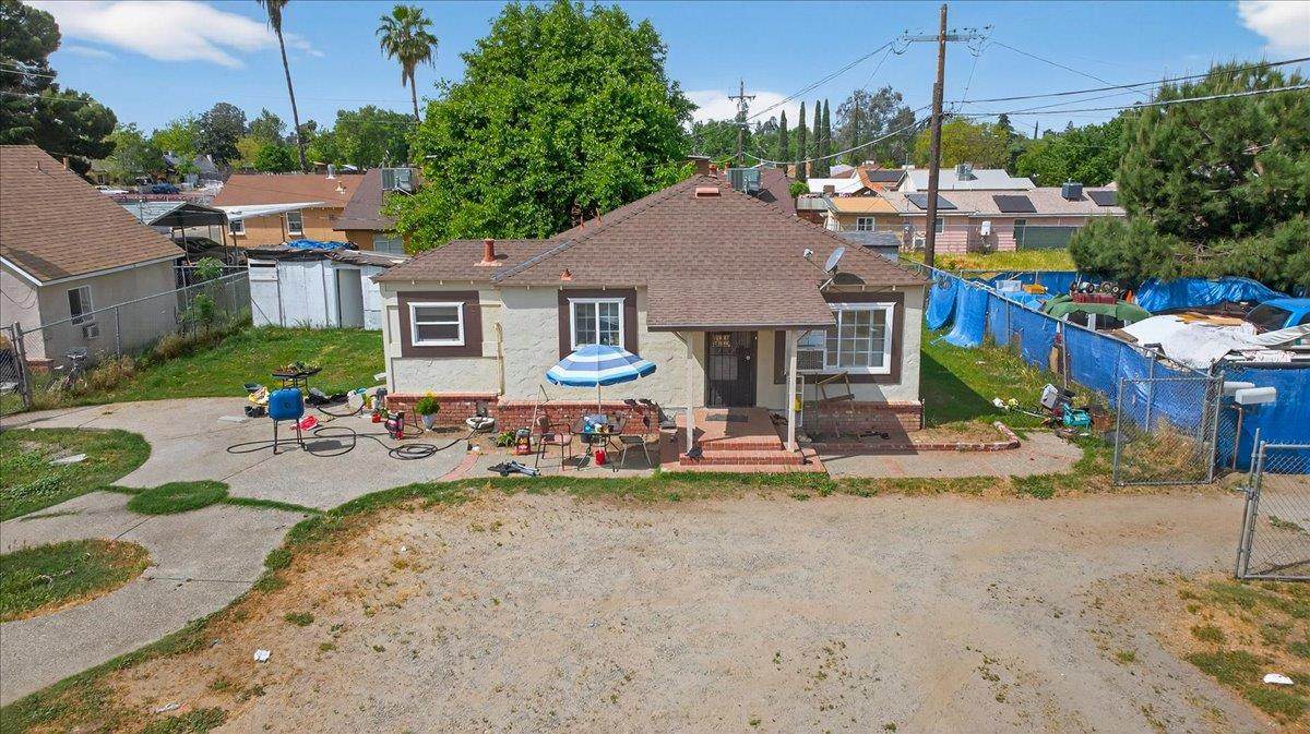 1328-1330 Fedora Avenue - Photo 1