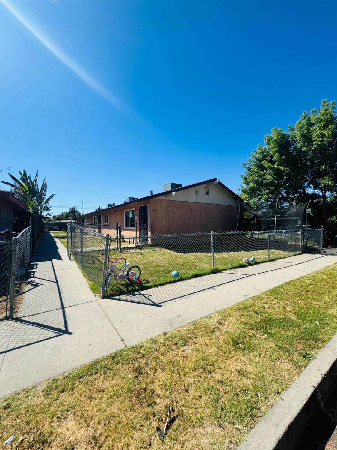 https://bt-photos.global.ssl.fastly.net/fresno/1280_boomver_1_646815-2.jpg