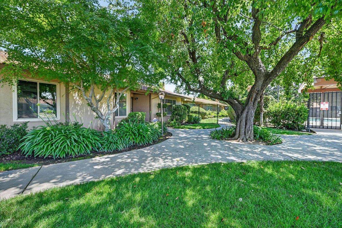1866 Santa Ana Avenue - Photo 1