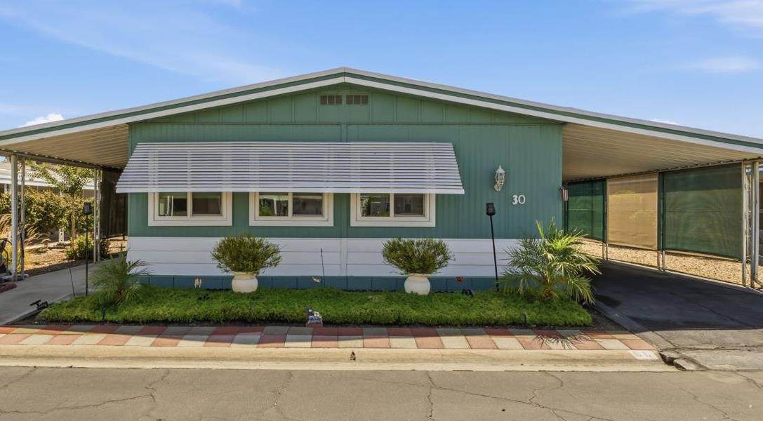 1701 Dinuba Avenue - Photo 1