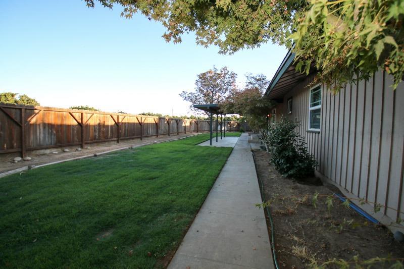 22212 South Avenue - Photo 1