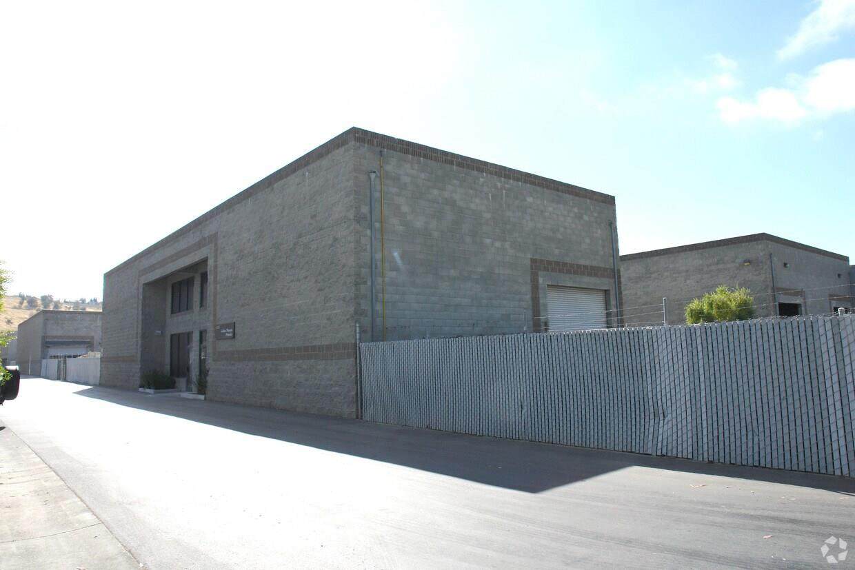 https://bt-photos.global.ssl.fastly.net/fresno/orig_boomver_2_650657-2.jpg