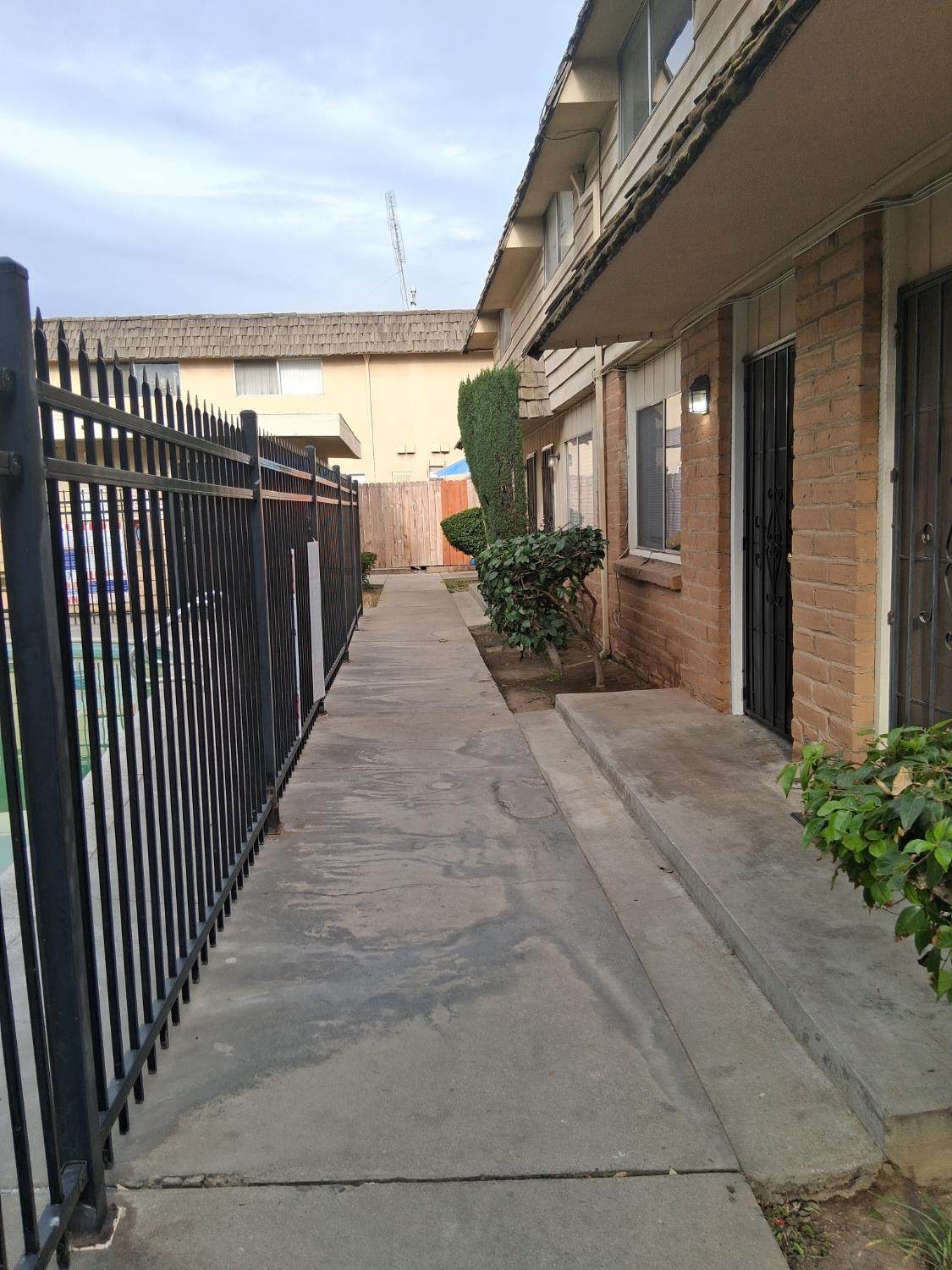 https://bt-photos.global.ssl.fastly.net/fresno/orig_boomver_2_652129-2.jpg