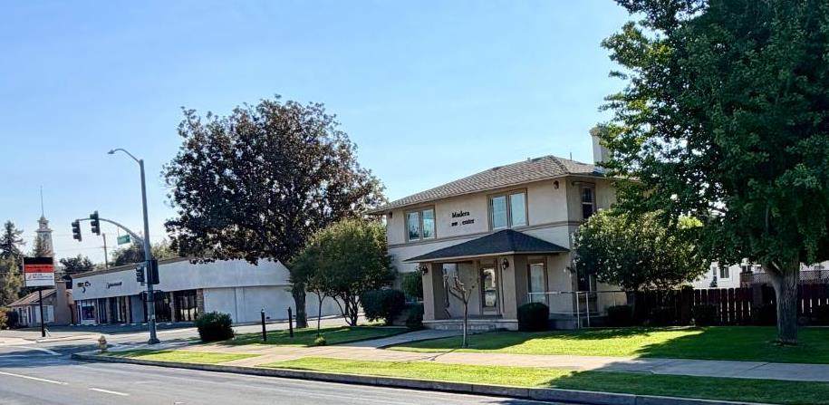 400 Yosemite Avenue - Photo 1