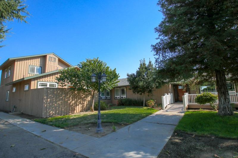 22212 South Avenue - Photo 1