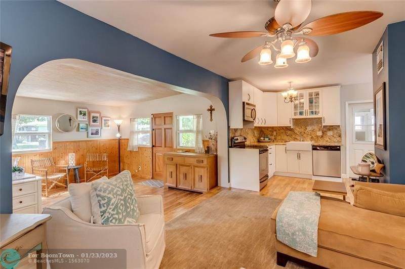 913 19th St - Photo 1