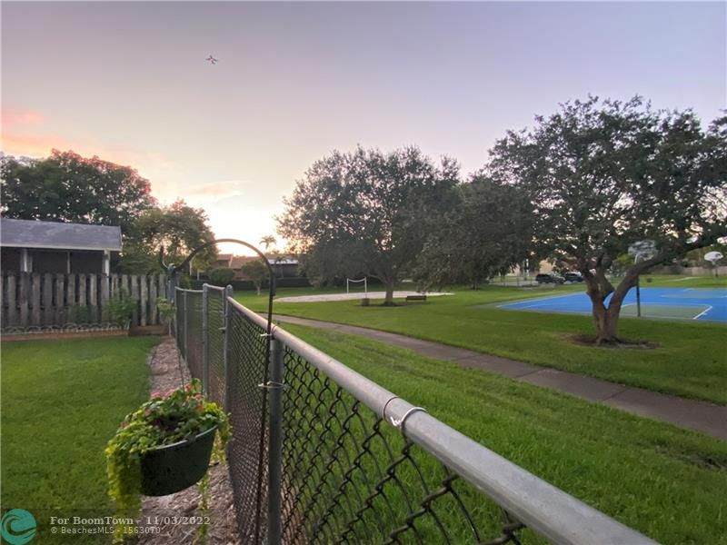 8495 42nd Ct - Photo 1