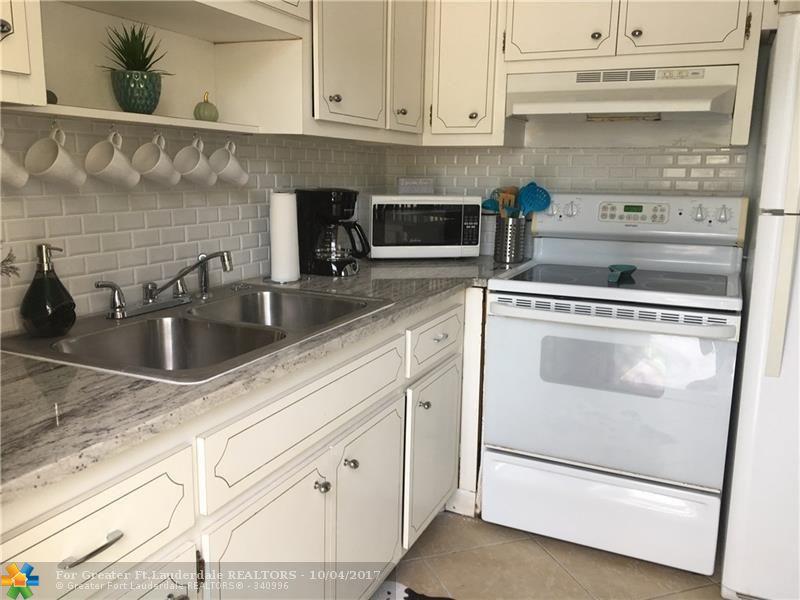 2616 30th Pl - Photo 1
