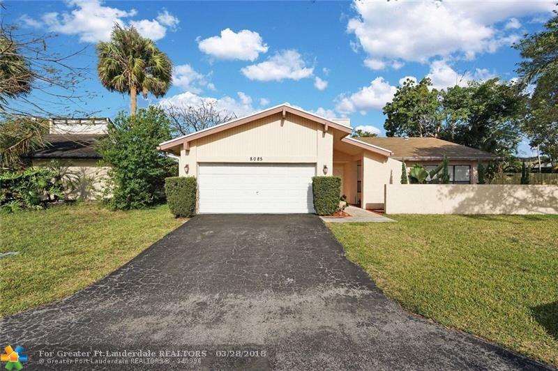 8085 Buttonwood Cir - Photo 1
