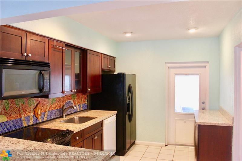 636 45th St - Photo 1