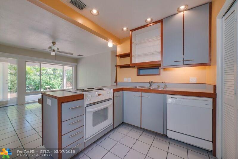 854 11th St - Photo 1