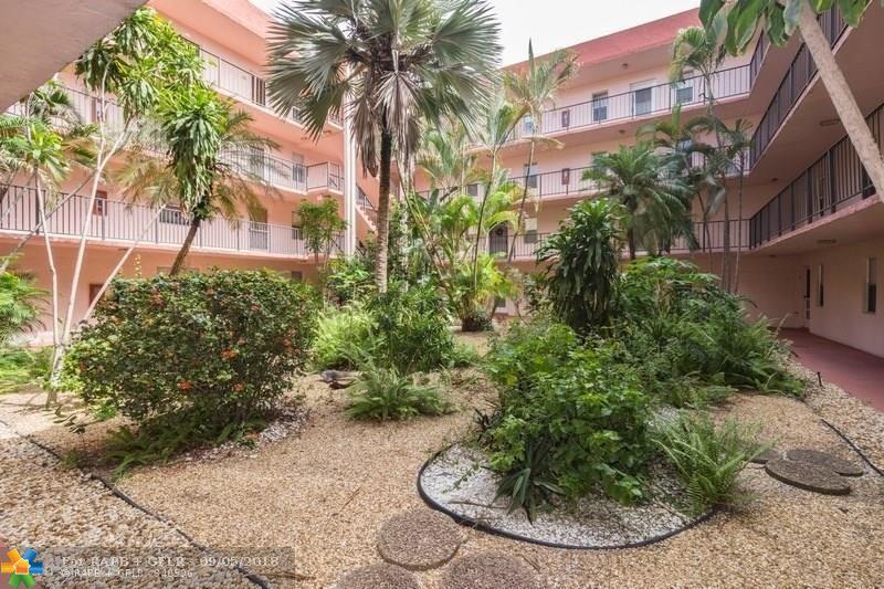 2851 Somerset Dr - Photo 1