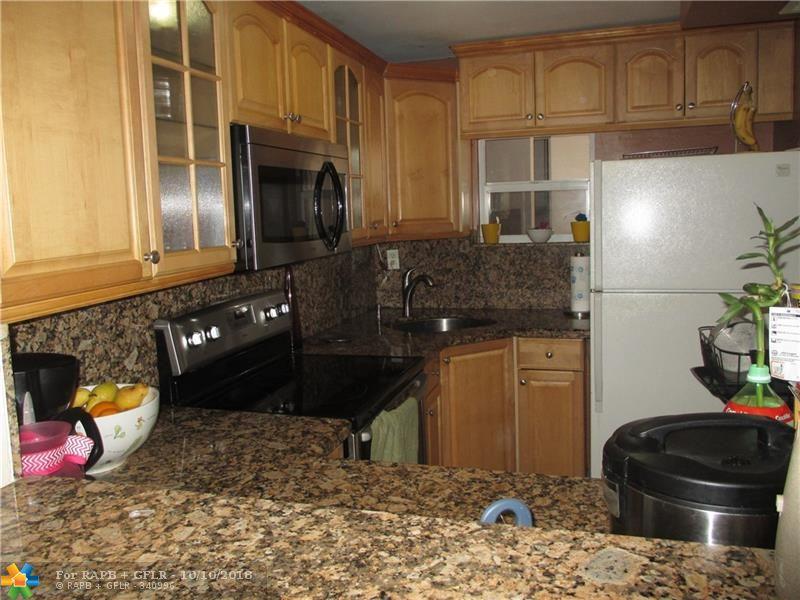837 37th Ter - Photo 1