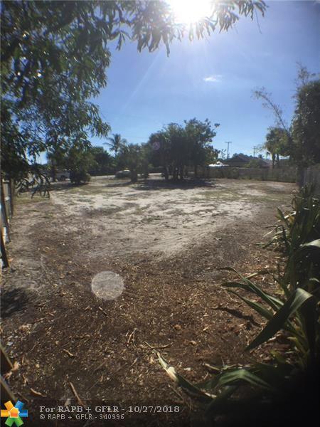 3115 Pinewood Ave - Photo 1