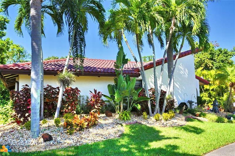 8111 Hibiscus Circle - Photo 1