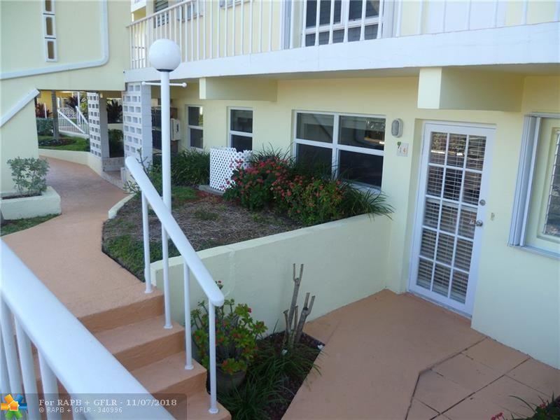 1041 Hillsboro Mile - Photo 1