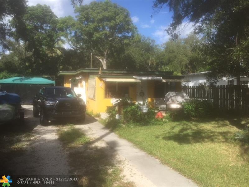 1533 32nd St - Photo 1