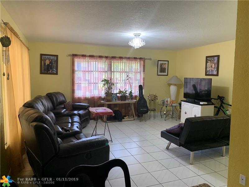 3071 47th Ter - Photo 1