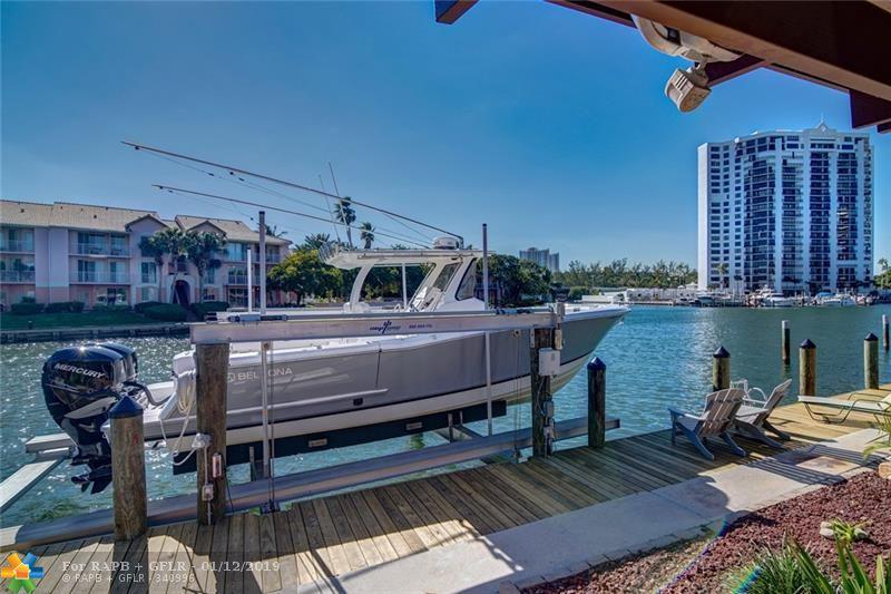 349 Leslie Dr - Photo 1